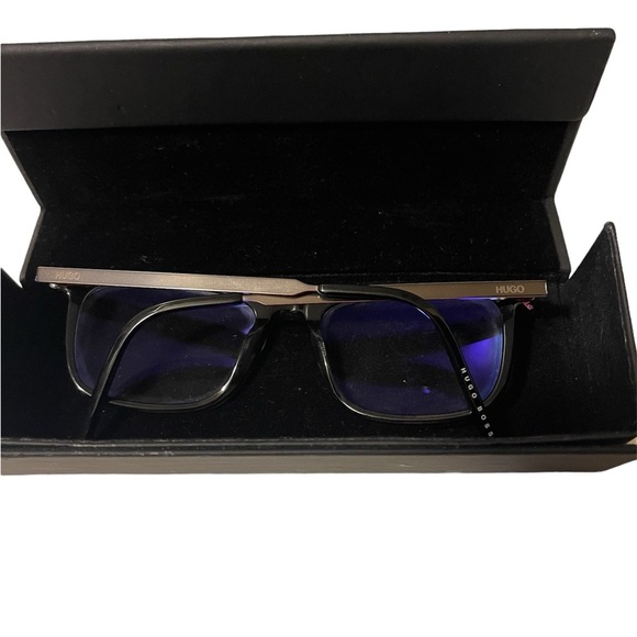 Hugo Boss Eyeglasses.flexible with touch of red, change the lance,use the frame - Picture 2 of 12